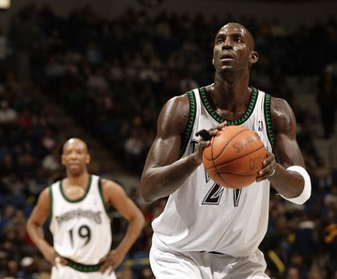 迫使他缩短 迫使他缩短